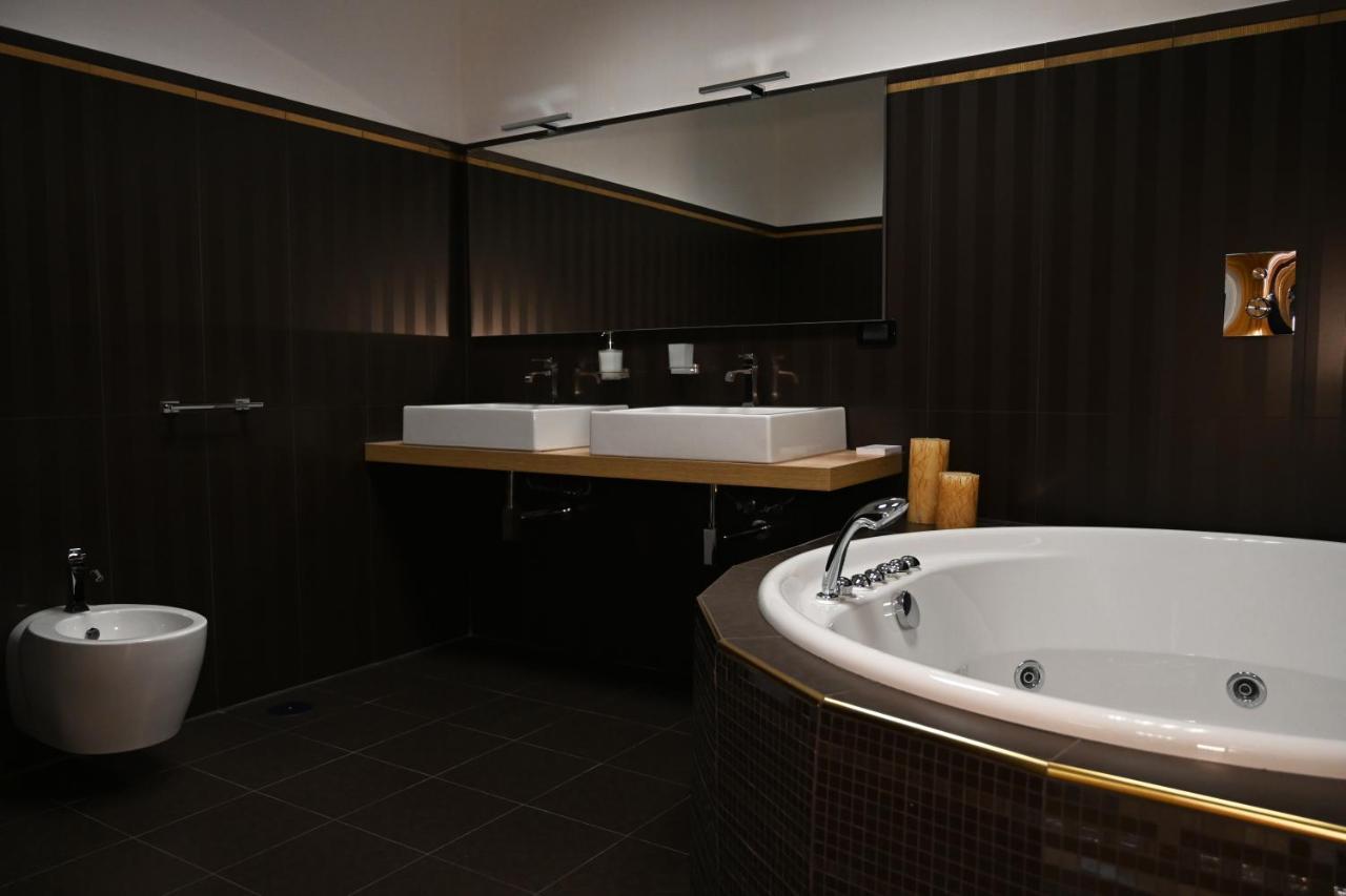 King Suite Spa Bath,1469369237:JPEG